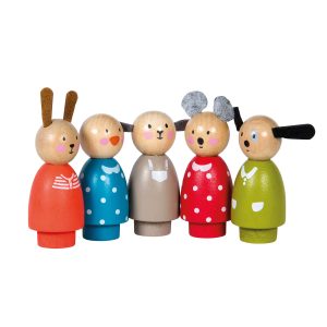 5 assorted wooden characters La Grande Famille