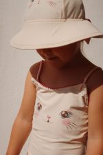 Купальник для девочек (Kitty Swimsuit GRS - 2y-6y) торг. марки "Konges Slоjd", арт. № KS103274, материал: 80% полиэстр, 20% эластан / 3Y